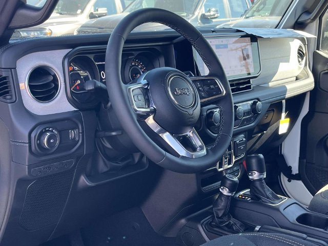 New 2026 Jeep Wrangler Unlimited Sahara AWD/4WD image 9