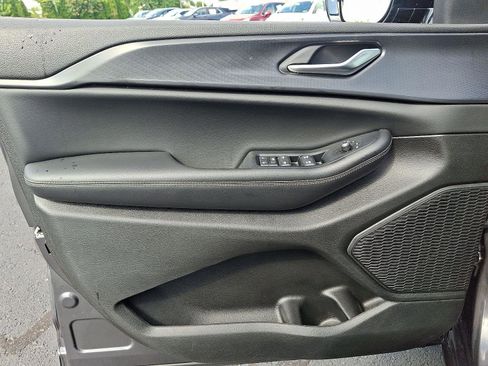 Used 2023 Jeep Grand Cherokee Altitude image 12