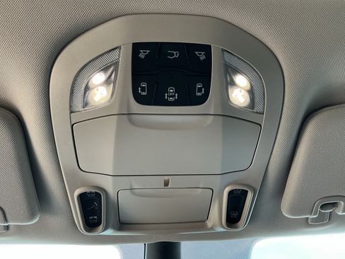 Used 2023 Chrysler Pacifica Limited image 27