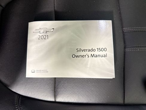 Used 2021 Chevrolet Silverado 1500 High Country w/ Technology Package AWD/4WD image 41