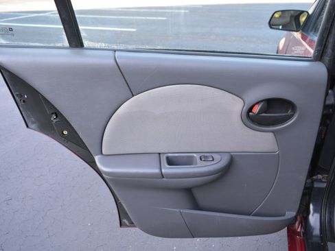 Used 2004 Saturn ION Level 2 image 11