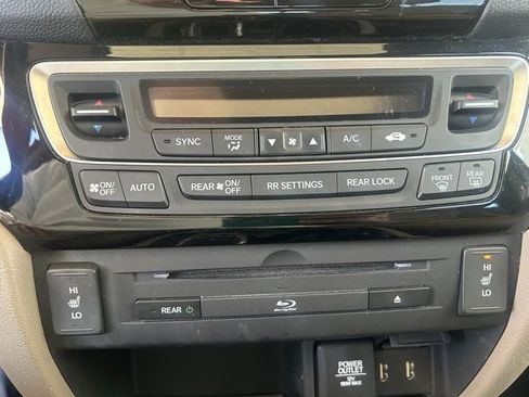 Used 2017 Honda Pilot Touring image 16