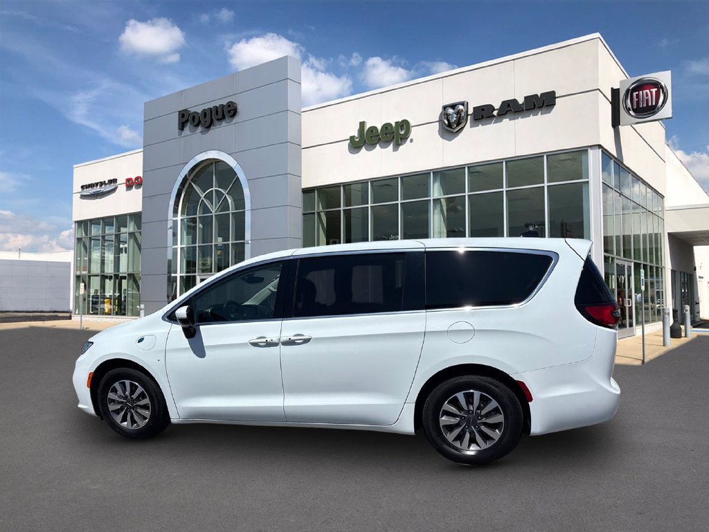 Used 2023 Chrysler Pacifica Touring-L FWD image 6
