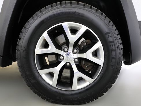 Used 2017 Jeep Cherokee Trailhawk w/ Cold Weather Group image 24