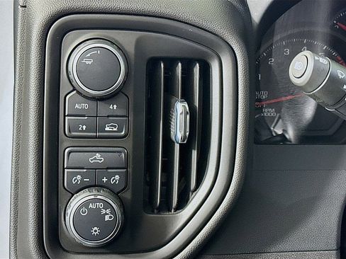 Used 2022 Chevrolet Silverado 1500 Custom image 10
