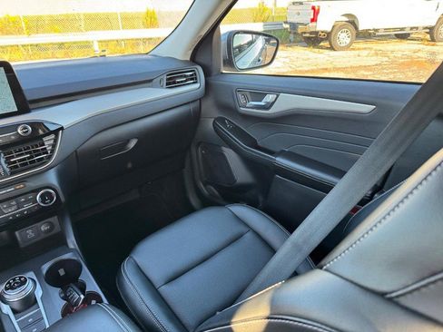 Used 2022 Ford Escape SEL image 16