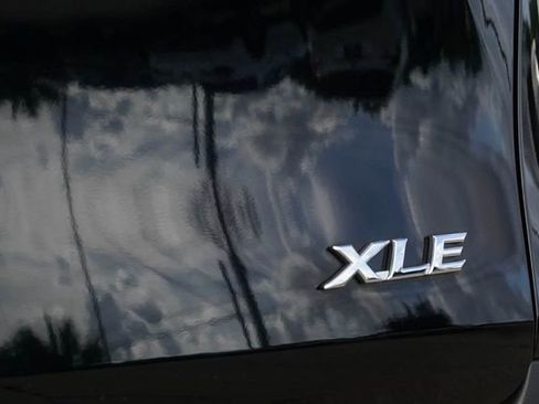 Used 2025 Toyota Sienna XLE FWD image 8
