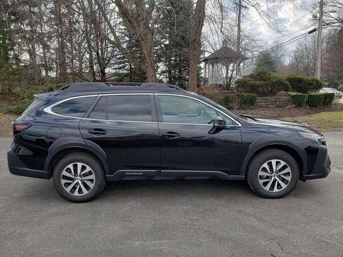 Used 2023 Subaru Outback Premium image 2