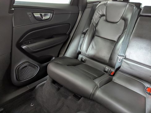 Used 2022 Volvo XC60 B6 Inscription w/ Advanced Package image 12