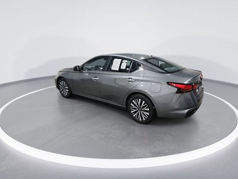 Used 2024 Nissan Altima 2.5 SV image 6