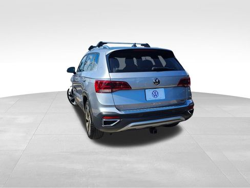 Certified 2024 Volkswagen Taos SE AWD/4WD image 5