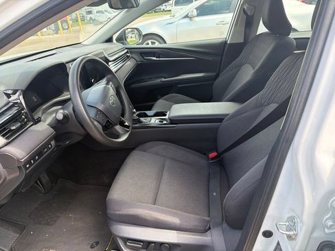 Used 2025 Toyota Camry LE w/ Convenience Package FWD image 2