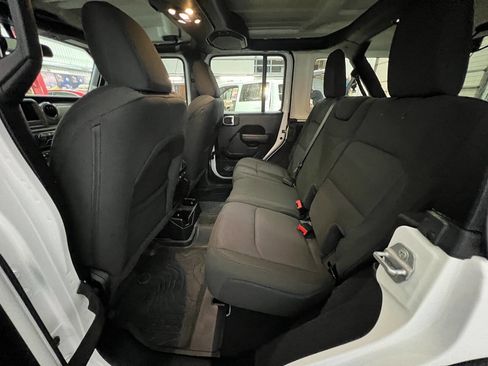 Used 2019 Jeep Wrangler Unlimited Sport S image 25