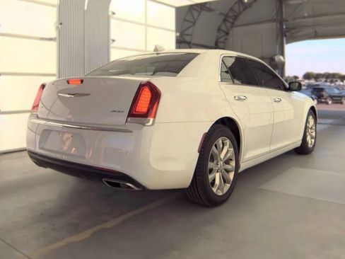 Used 2019 Chrysler 300 Limited AWD/4WD image 4