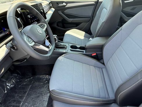 New 2026 Volkswagen Jetta SE FWD image 9