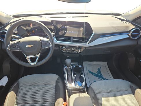 Used 2026 Chevrolet Trax LT w/ Driver Confidence Package image 9