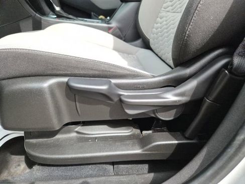 Used 2021 Chevrolet Equinox LS image 15