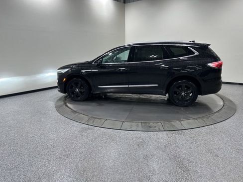 Used 2023 Buick Enclave Essence w/ Sport Touring Edition image 8