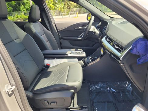 Used 2025 BMW X1 xDrive28i w/ Technology Package image 17