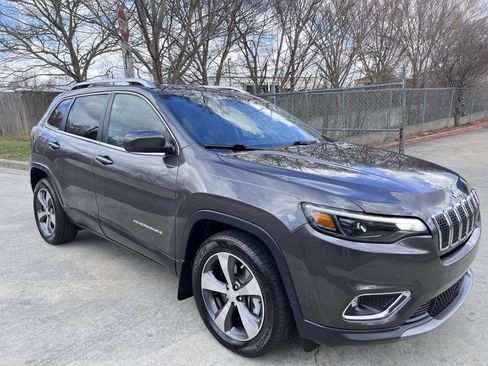 Used 2019 Jeep Cherokee Limited w/ Luxury Group image 6