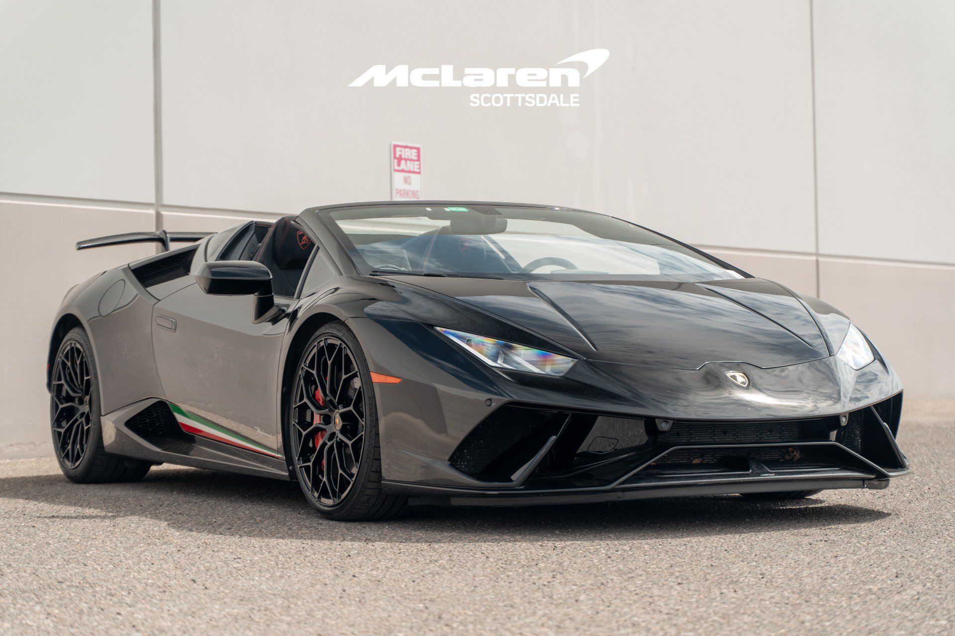Used 2019 Lamborghini Huracan Performante AWD/4WD image 9