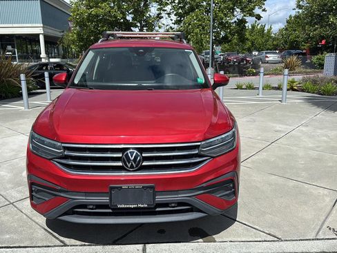 Used 2023 Volkswagen Tiguan SE image 3