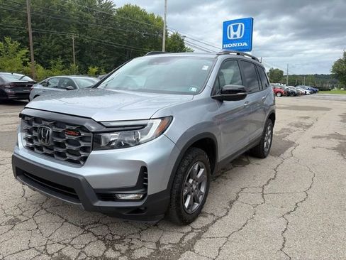 Used 2024 Honda Passport TrailSport image 2