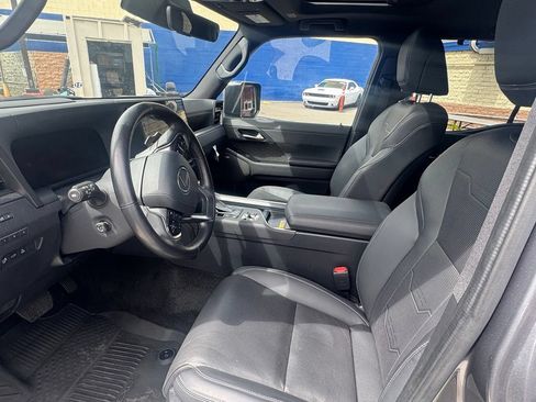 Used 2024 Lexus GX 550 AWD/4WD image 12