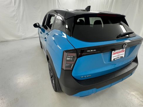 New 2026 Nissan Kicks SR w/ SR Premium Package AWD/4WD image 5