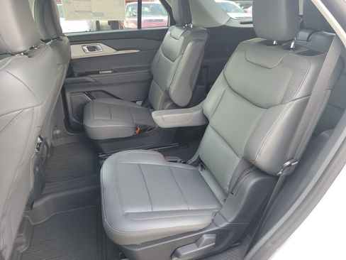 New 2025 Ford Explorer Active w/ Active Comfort Package image 16