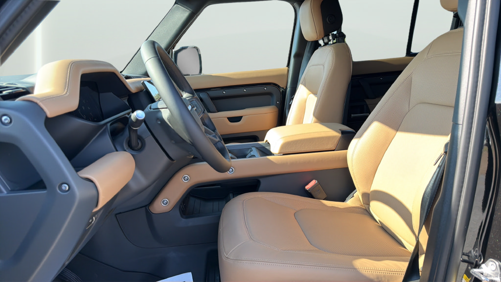 New 2026 Land Rover Defender 110 X-Dynamic SE AWD/4WD image 17
