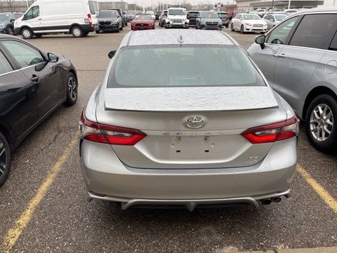 Used 2021 Toyota Camry SE w/ Cold Weather Package image 11