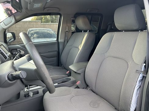 Used 2019 Nissan Frontier SV image 32