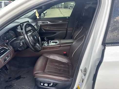 Used 2022 BMW 750i xDrive w/ Executive Package AWD/4WD image 9