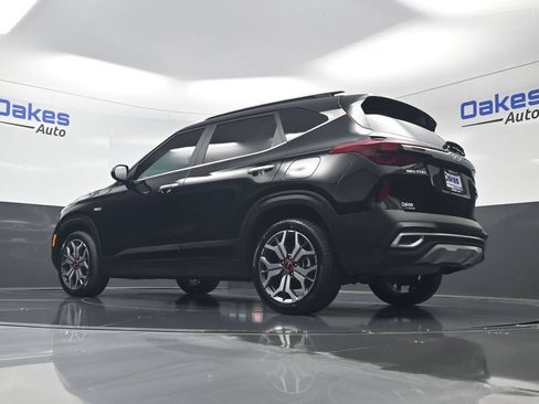 Certified 2022 Kia Seltos SX w/ Sunroof Package AWD/4WD image 45