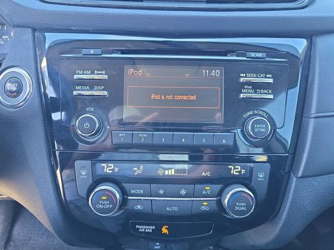 Used 2017 Nissan Rogue SV w/ Midnight Edition image 17