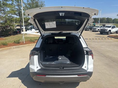 New 2026 Chevrolet Equinox LT w/ Convenience Package II FWD image 12