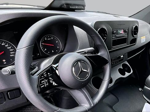 Used 2025 Mercedes-Benz Sprinter 2500 image 15