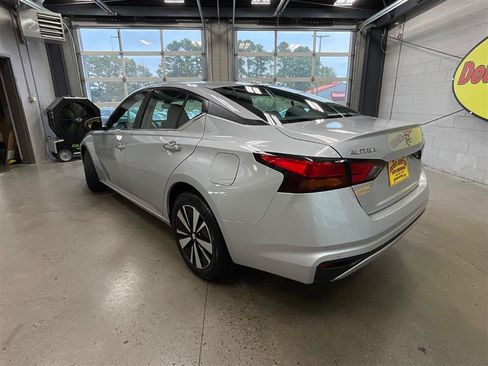 Used 2022 Nissan Altima 2.5 SV AWD/4WD image 3
