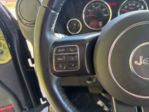 Used 2017 Jeep Wrangler Unlimited Rubicon image 14