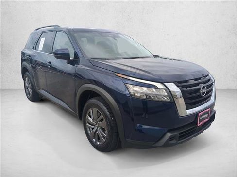 Used 2025 Nissan Pathfinder SV AWD/4WD image 3