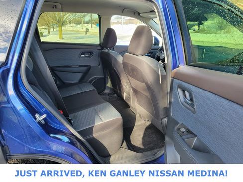 Certified 2023 Nissan Rogue SV image 18