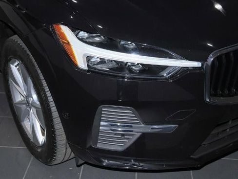 Used 2022 Volvo XC60 B5 Momentum image 10