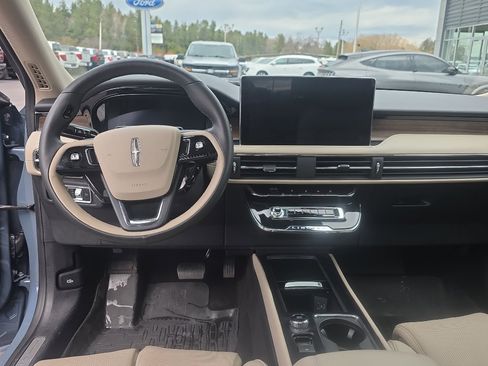 Used 2025 Lincoln Corsair Reserve w/ Equipment Group 202A image 14