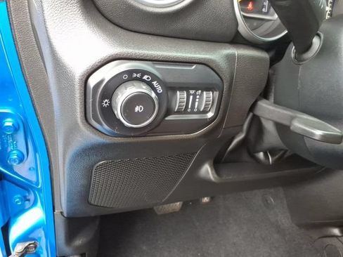 Used 2022 Jeep Wrangler Unlimited Sahara w/ Cold Weather Group AWD/4WD image 29