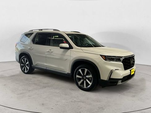 Used 2025 Honda Pilot Elite image 3