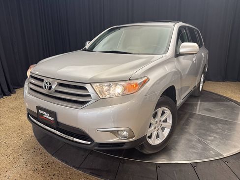 Used 2013 Toyota Highlander SE AWD/4WD image 2