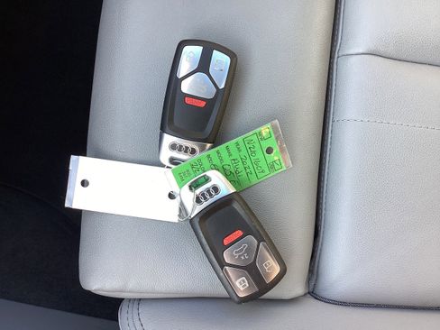 Used 2022 Audi Q5 e Premium Plus w/ Premium Plus Package image 24