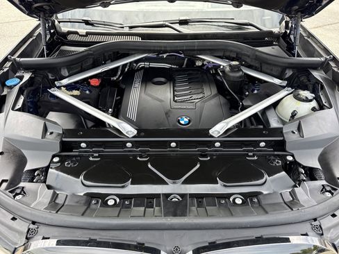 Used 2022 BMW X7 xDrive40i w/ M Sport Package image 55