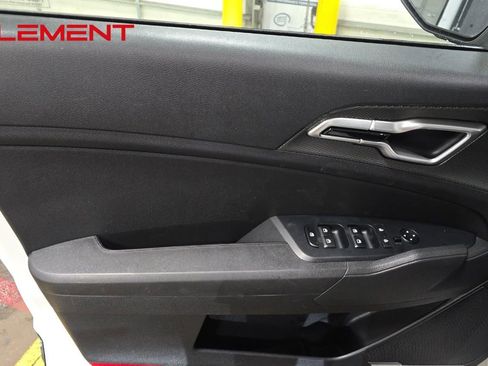 Used 2024 Kia Sportage LX image 11